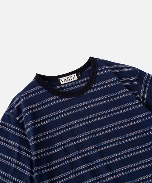 VASTIC(バスティック)の「ニードルマルチストライプTシャツ_ネイビー(Tシャツ/カットソー・メンズ・ネイビー・MEDIUM/LARGE/X-LARGE)」の4枚目の写真