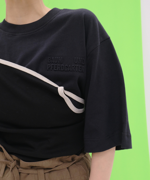BAUM UND PFERDGARTEN(バウムウンドヘルガーデン)の「BAUM UND PFERDGARTEN バウム ウンド ヘルガーデン JIANA22135(Tシャツ/カットソー・レディース・ブラック・FREE)」の1枚目の写真