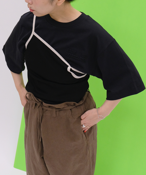 BAUM UND PFERDGARTEN(バウムウンドヘルガーデン)の「BAUM UND PFERDGARTEN バウム ウンド ヘルガーデン JIANA22135(Tシャツ/カットソー・レディース・ブラック・FREE)」の2枚目の写真