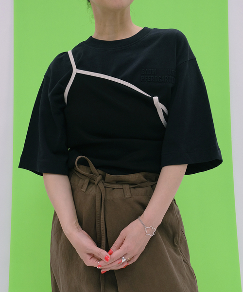 BAUM UND PFERDGARTEN(バウムウンドヘルガーデン)の「BAUM UND PFERDGARTEN バウム ウンド ヘルガーデン JIANA22135(Tシャツ/カットソー・レディース・ブラック・FREE)」の3枚目の写真