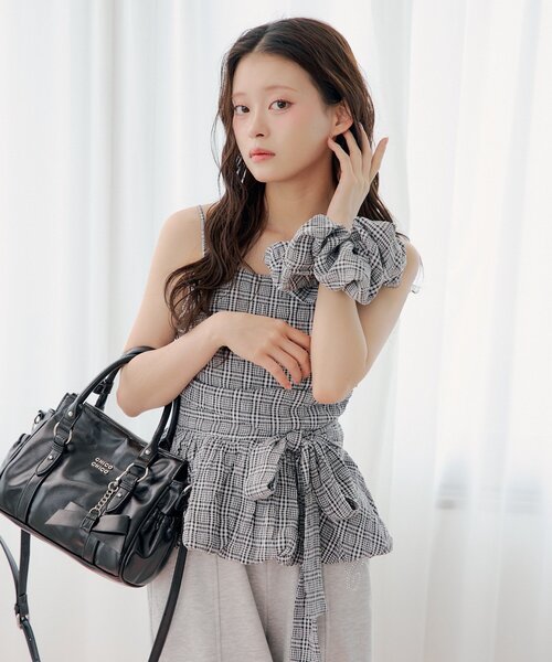 Chico(チコ)の「【セットアイテム】ギンガムバルーンペプラムトップス+シュシュセット(シャツ/ブラウス・レディース・ブラック系その他2/ブラック/ホワイト・FREE)」の7枚目の写真