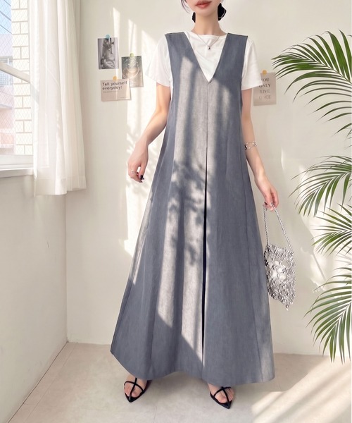Eclat one(エクラワン)の「ゆるっと、贅沢フレア。深Vネックフロントタックワンピース(ワンピース・レディース・ベージュ/ブラック/チャコールグレー・FREE)」の2枚目の写真