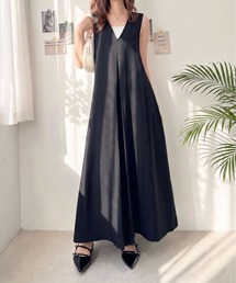 ゆるっと、贅沢フレア。深Vネックフロントタックワンピース