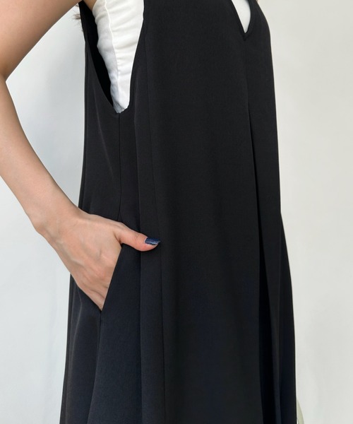 Eclat one(エクラワン)の「ゆるっと、贅沢フレア。深Vネックフロントタックワンピース(ワンピース・レディース・ベージュ/ブラック/チャコールグレー・FREE)」の11枚目の写真