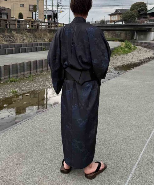 AS KNOW AS plus(アズノゥアズプラス)の「〇メンズ浴衣 3点セット 【男性浴衣・ワンタッチ角帯・下駄】(浴衣・メンズ・ブルー系/ブラック系/レッド系・FREE)」の10枚目の写真