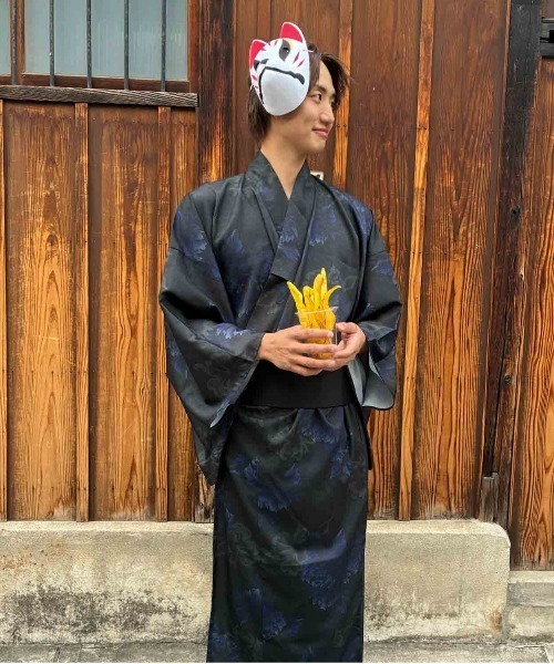 AS KNOW AS plus(アズノゥアズプラス)の「〇メンズ浴衣 3点セット 【男性浴衣・ワンタッチ角帯・下駄】(浴衣・メンズ・ブルー系/ブラック系/レッド系・FREE)」の12枚目の写真