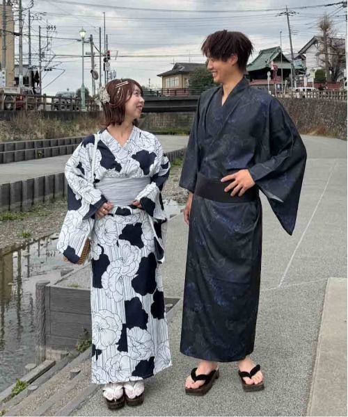 AS KNOW AS plus(アズノゥアズプラス)の「〇メンズ浴衣 3点セット 【男性浴衣・ワンタッチ角帯・下駄】(浴衣・メンズ・ブルー系/ブラック系/レッド系・FREE)」の16枚目の写真