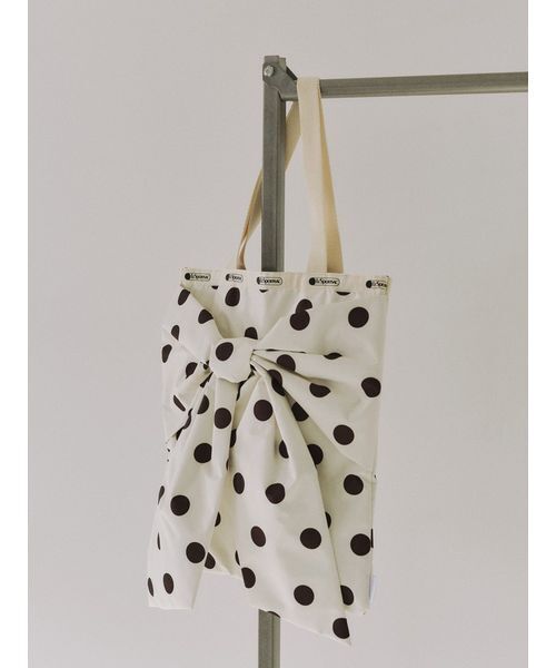 LeSportsac（レスポートサック）の「【SNIDEL×LeSportsac】LG BOW EMERALD TOTE（トートバッグ・レディース・ドット/ブラック/ホワイト・F）」の4枚目の写真