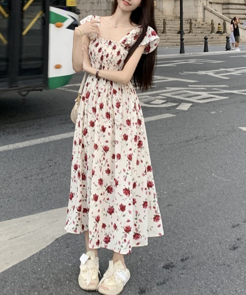 AMAJI(アマジ)の「フラワープリント キャミソール ワンピース(ワンピース・レディース・ベージュ・SMALL/MEDIUM/LARGE)」の4枚目の写真