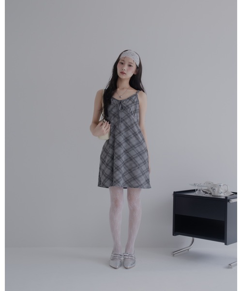 JUMELLE（ジュメロ）の「ポインテッドリボンサンダル（サンダル・レディース・ブラック/シルバー・LARGE/MEDIUM/SMALL）」の9枚目の写真