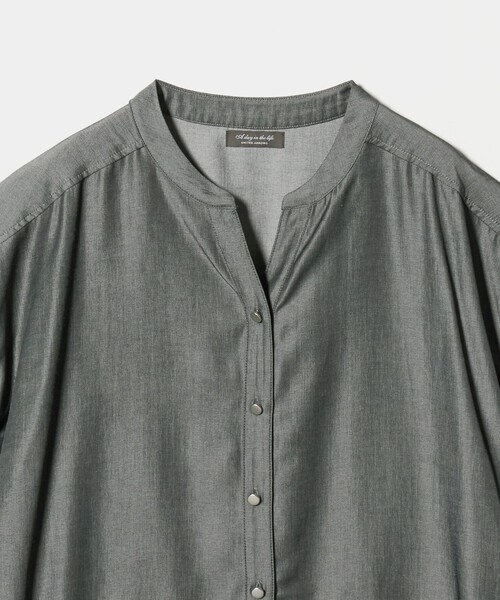 A DAY IN THE LIFE UNITED ARROWS(アデイインザライフユナイテッドアローズ)の「シャンブレー スキッパーブラウス ‐セットアップ対応‐ <A DAY IN THE LIFE>(シャツ/ブラウス・レディース・ダークグレー/オリーブ/ロイヤルブルー・FREE)」の14枚目の写真