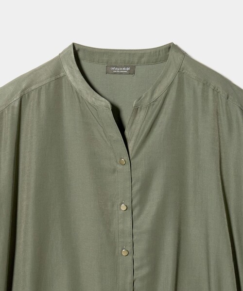 A DAY IN THE LIFE UNITED ARROWS(アデイインザライフユナイテッドアローズ)の「シャンブレー スキッパーブラウス ‐セットアップ対応‐ <A DAY IN THE LIFE>(シャツ/ブラウス・レディース・ダークグレー/オリーブ/ロイヤルブルー・FREE)」の19枚目の写真