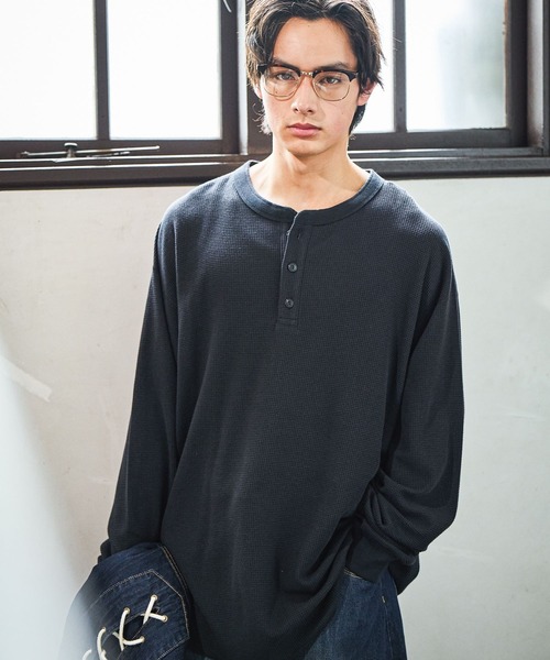 niko and...(ニコアンド)の「USAコットンワッフルヘンリーTシャツ(Tシャツ/カットソー・メンズ・オフホワイト/ベージュ/ブラック/グリーン・LARGE/MEDIUM)」の3枚目の写真