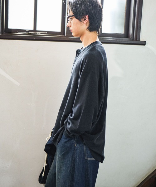 niko and...(ニコアンド)の「USAコットンワッフルヘンリーTシャツ(Tシャツ/カットソー・メンズ・オフホワイト/ベージュ/ブラック/グリーン・LARGE/MEDIUM)」の12枚目の写真