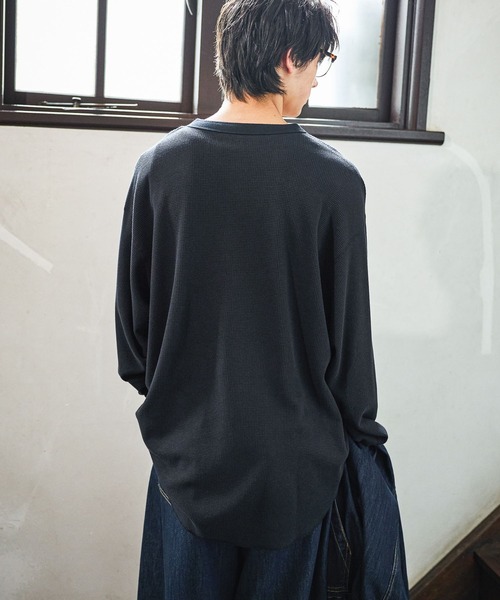 niko and...(ニコアンド)の「USAコットンワッフルヘンリーTシャツ(Tシャツ/カットソー・メンズ・オフホワイト/ベージュ/ブラック/グリーン・LARGE/MEDIUM)」の13枚目の写真