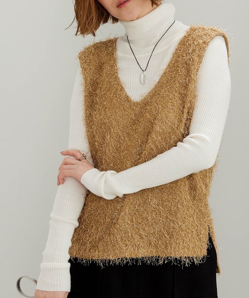 BELLUNA PLUS(ベルーナ)の「軽やかシャギーVネックベスト(Tシャツ/カットソー・レディース・ブラック/グレー/モカ・LARGE/X-LARGE/MEDIUM)」の3枚目の写真