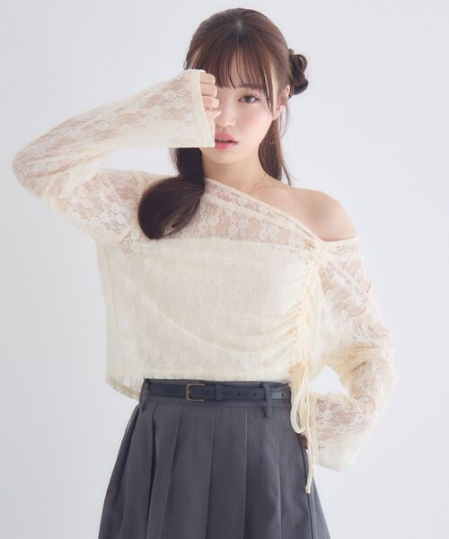 ems excite(エムズエキサイト)の「ワンショルレースドロストカットソー(Tシャツ/カットソー・レディース・ホワイト/ブラック/ナチュラル・FREE)」の4枚目の写真