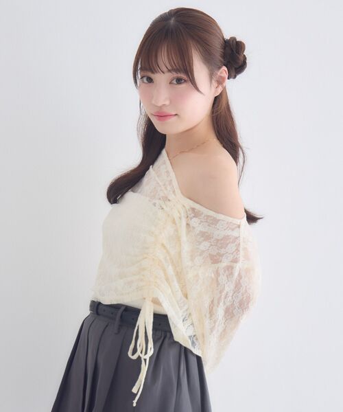 ems excite(エムズエキサイト)の「ワンショルレースドロストカットソー(Tシャツ/カットソー・レディース・ホワイト/ブラック/ナチュラル・FREE)」の5枚目の写真