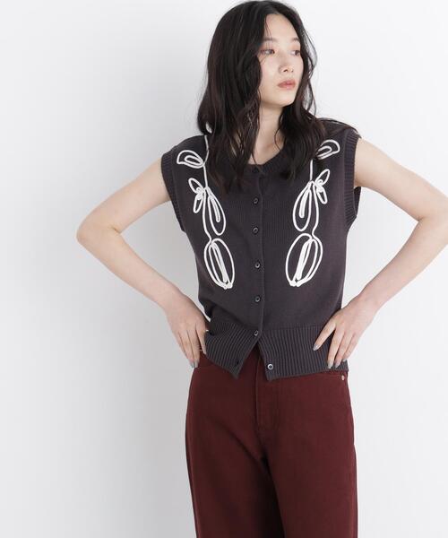 N.(N. Natural Beauty Basic)(エヌエヌナチュラルビューティーベーシック)の「テープ刺繍ベスト(ベスト・レディース・グレー系その他/ベージュ系その他・フリ-)」の1枚目の写真