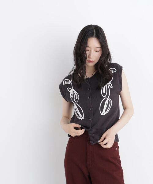 N.(N. Natural Beauty Basic)(エヌエヌナチュラルビューティーベーシック)の「テープ刺繍ベスト(ベスト・レディース・グレー系その他/ベージュ系その他・フリ-)」の8枚目の写真