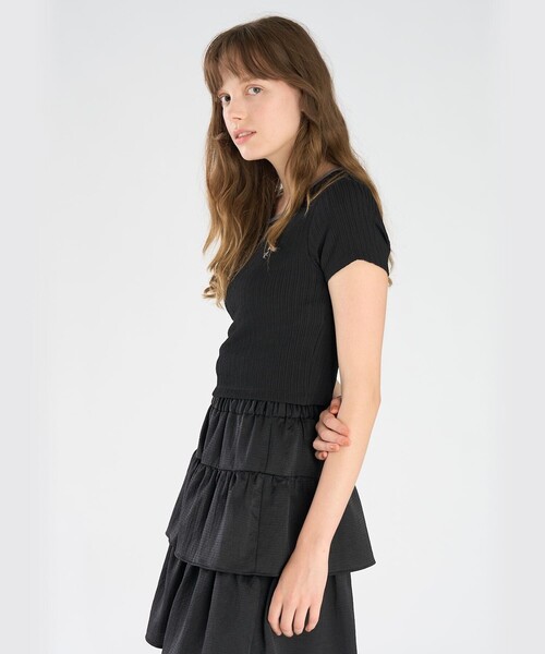 To b. by agnes b.(トゥービーバイアニエスベー)の「ハート ロゴ コンパクト Tシャツ(Tシャツ/カットソー・レディース・ブラック・40/38)」の3枚目の写真