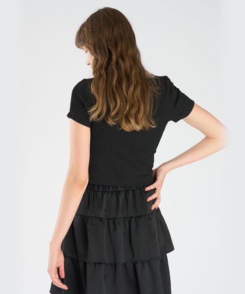 To b. by agnes b.(トゥービーバイアニエスベー)の「ハート ロゴ コンパクト Tシャツ(Tシャツ/カットソー・レディース・ブラック・40/38)」の4枚目の写真