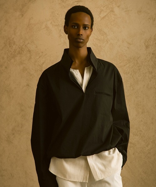 CIRCLEE(サークリー)の「CIRCLEE(サークリー)スキッパーデザイントップス(シャツ/ブラウス・メンズ・ベージュ/ブラック・L/M/XL)」の5枚目の写真