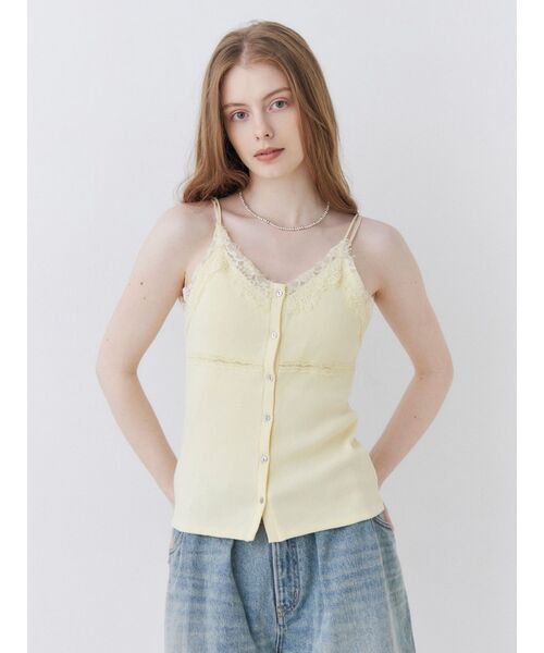 Ungrid（アングリッド）の「レースボタンデザインキャミトップス（Tシャツ/カットソー・レディース・イエロー/ブラック/ブラウン・FREE）」の3枚目の写真