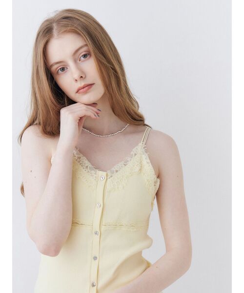 Ungrid（アングリッド）の「レースボタンデザインキャミトップス（Tシャツ/カットソー・レディース・イエロー/ブラック/ブラウン・FREE）」の8枚目の写真