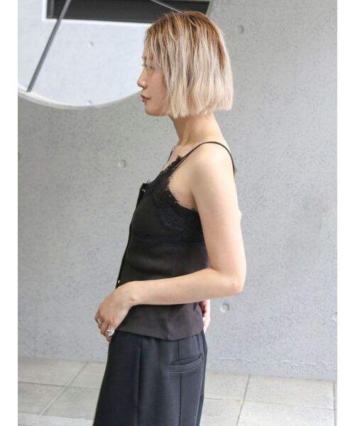 Ungrid（アングリッド）の「レースボタンデザインキャミトップス（Tシャツ/カットソー・レディース・イエロー/ブラック/ブラウン・FREE）」の11枚目の写真
