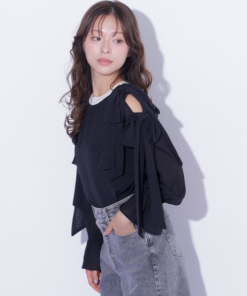 JILL by JILL STUART（ジルバイジルスチュアート）の「ショルダーラッフルリボンブラウス（シャツ/ブラウス・レディース・ホワイト/ブルー/ブラック・FREE）」の7枚目の写真