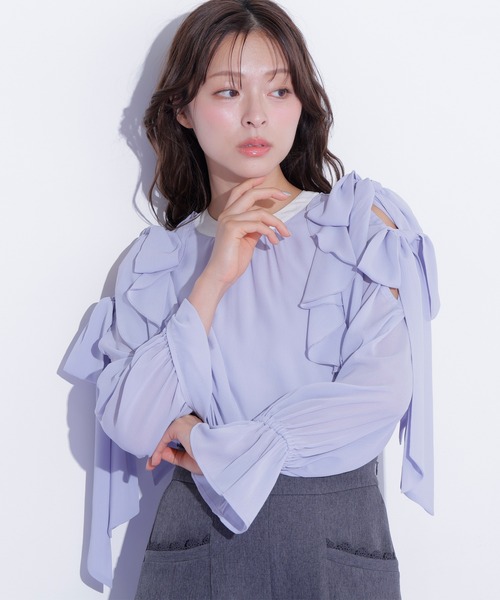 JILL by JILL STUART（ジルバイジルスチュアート）の「ショルダーラッフルリボンブラウス（シャツ/ブラウス・レディース・ホワイト/ブルー/ブラック・FREE）」の17枚目の写真