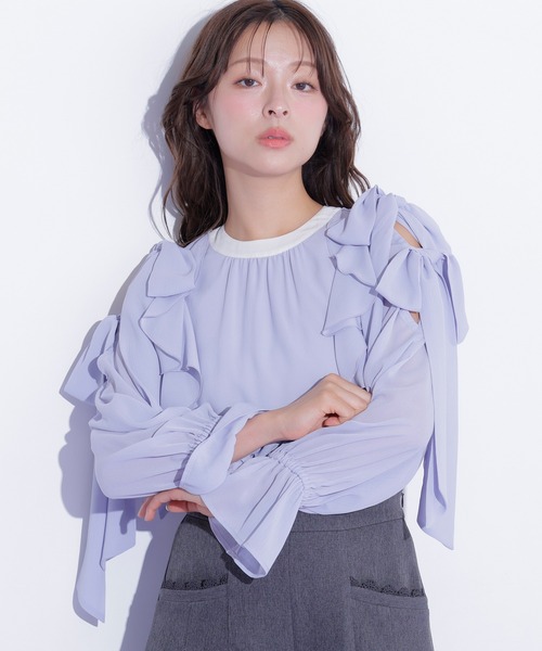 JILL by JILL STUART（ジルバイジルスチュアート）の「ショルダーラッフルリボンブラウス（シャツ/ブラウス・レディース・ホワイト/ブルー/ブラック・FREE）」の16枚目の写真