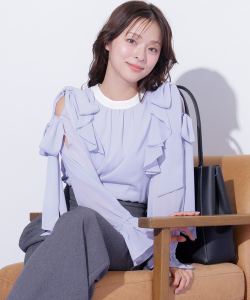 JILL by JILL STUART（ジルバイジルスチュアート）の「ショルダーラッフルリボンブラウス（シャツ/ブラウス・レディース・ホワイト/ブルー/ブラック・FREE）」の19枚目の写真