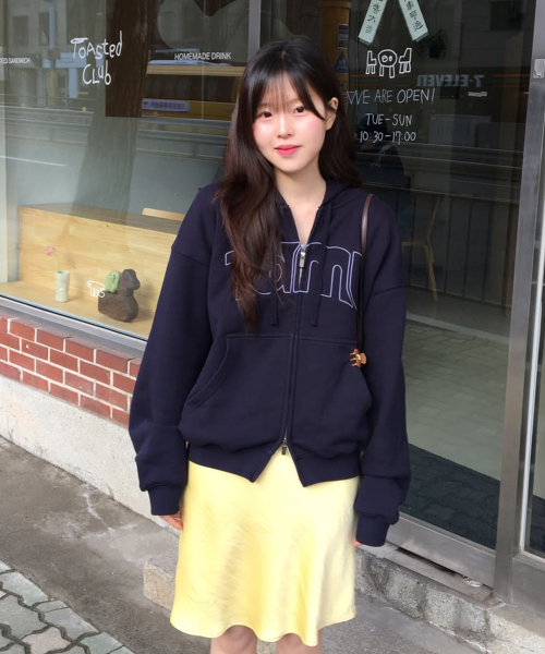 TTUDEMENT(トュードメント)の「TT LOGO HOODED ZIP-UP_NAVY(パーカー・レディース・その他・SMALL/MEDIUM)」の2枚目の写真