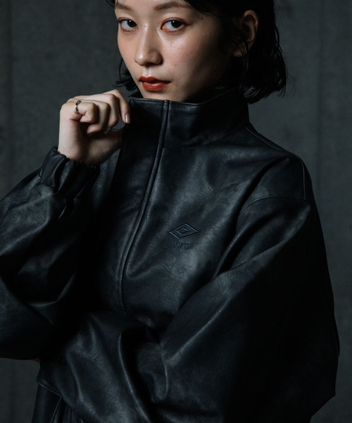 ALAND(エーランド)の「【UNISEX】ALAND×UMBRO/フェイクレザーブルゾン(ブルゾン・メンズ・ブラック系1/ブラック・SMALL/LARGE)」の14枚目の写真