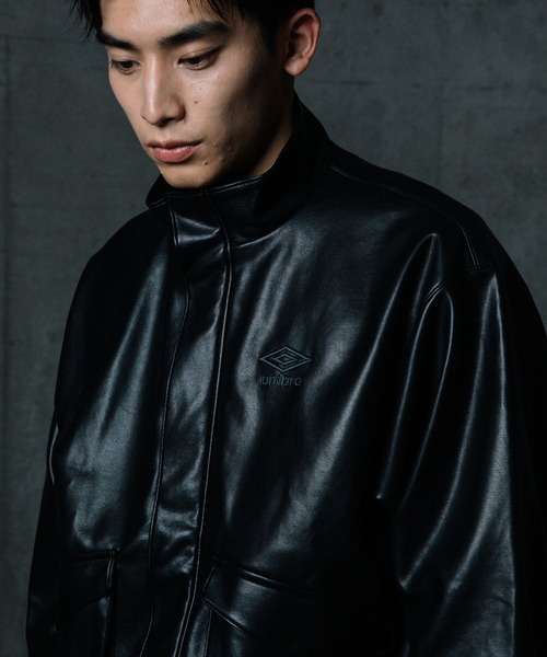 ALAND(エーランド)の「【UNISEX】ALAND×UMBRO/フェイクレザーブルゾン(ブルゾン・メンズ・ブラック系1/ブラック・SMALL/LARGE)」の22枚目の写真