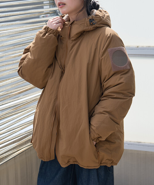 FREAK'S STORE(フリークスストア)の「NANGA × FREAK'S STORE/ナンガ 別注 HOODIE DOWN JACKET WOMEN’S/フーディ ダウンジャケット(ダウンジャケット/コート・レディース・ブラック/グレー/ブラウン・フリ-)」の3枚目の写真