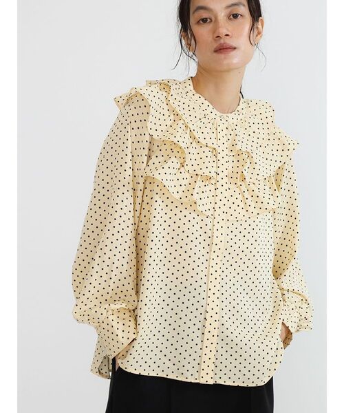 FIKA.(フィーカ)の「Dot frills blouse(シャツ/ブラウス・レディース・ダークブラウン/ベージュ/ブラック・MEDIUM)」の6枚目の写真