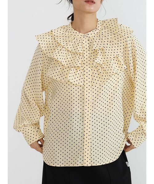 FIKA.(フィーカ)の「Dot frills blouse(シャツ/ブラウス・レディース・ダークブラウン/ベージュ/ブラック・MEDIUM)」の9枚目の写真