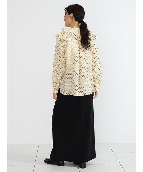 FIKA.(フィーカ)の「Dot frills blouse(シャツ/ブラウス・レディース・ダークブラウン/ベージュ/ブラック・MEDIUM)」の12枚目の写真