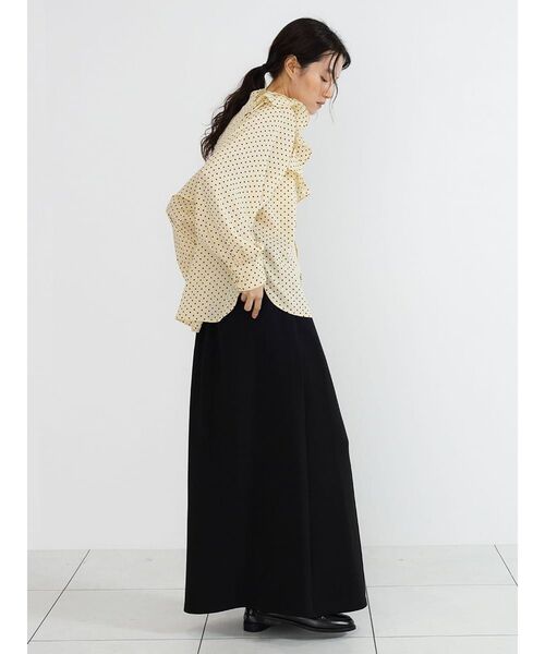 FIKA.(フィーカ)の「Dot frills blouse(シャツ/ブラウス・レディース・ダークブラウン/ベージュ/ブラック・MEDIUM)」の13枚目の写真