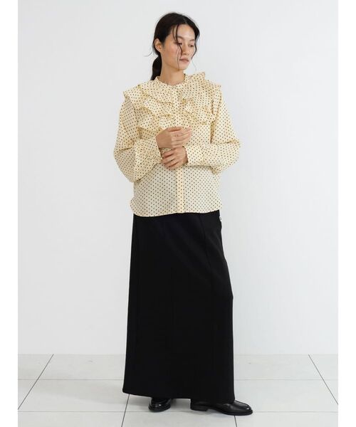 FIKA.(フィーカ)の「Dot frills blouse(シャツ/ブラウス・レディース・ダークブラウン/ベージュ/ブラック・MEDIUM)」の14枚目の写真
