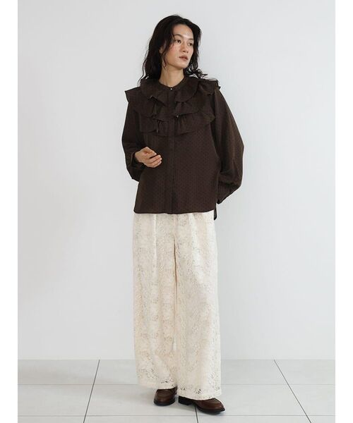 FIKA.(フィーカ)の「Dot frills blouse(シャツ/ブラウス・レディース・ダークブラウン/ベージュ/ブラック・MEDIUM)」の20枚目の写真