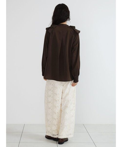 FIKA.(フィーカ)の「Dot frills blouse(シャツ/ブラウス・レディース・ダークブラウン/ベージュ/ブラック・MEDIUM)」の22枚目の写真