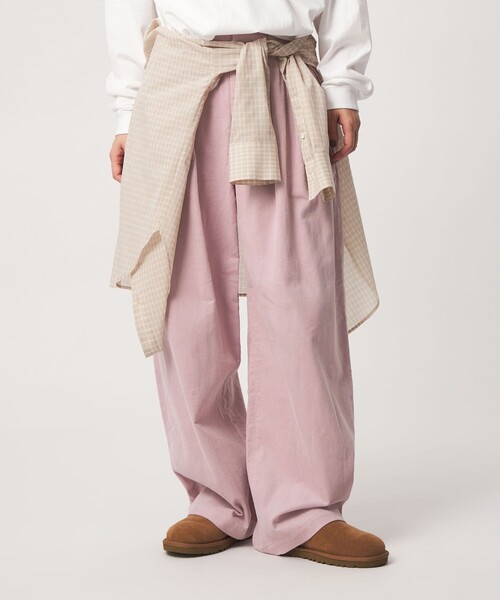 green label relaxing(グリーンレーベルリラクシング)の「【WEB限定】<at ease>コーデュロイ タック パンツ(その他パンツ・レディース・ナチュラル/ライトブルー/ダークグレー/ライトピンク・SHORT/38/36)」の4枚目の写真