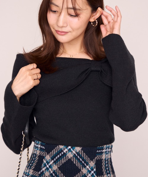 MISCH MASCH(ミッシュマッシュ)の「2026秋冬新作 クリスタルラメ2wayリボンケープニット(ニット/セーター・レディース・ブラック/ブラウン/ホワイト/ワイン/グリーン系・フリ-)」の20枚目の写真