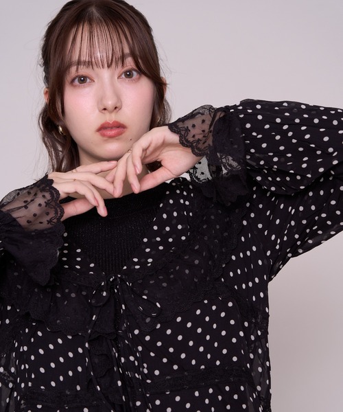 MISCH MASCH(ミッシュマッシュ)の「2026秋冬新作 ドットラッフルレースブラウス(シャツ/ブラウス・レディース・ブラック/ホワイト・フリ-)」の2枚目の写真