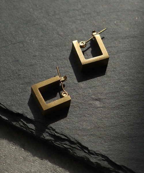 Cepica(セピカ)の「【LIMITED NUMBER】316Lスクエアステンレスワンタッチピアス(ピアス(両耳用)・レディース・シルバー/ゴールド・FREE)」の2枚目の写真