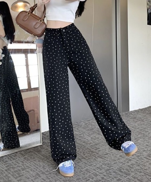 AVYL(アヴィル)の「小花柄ハイウエストワイドデニムパンツ(デニムパンツ・レディース・ブラック・M/S/L)」の5枚目の写真